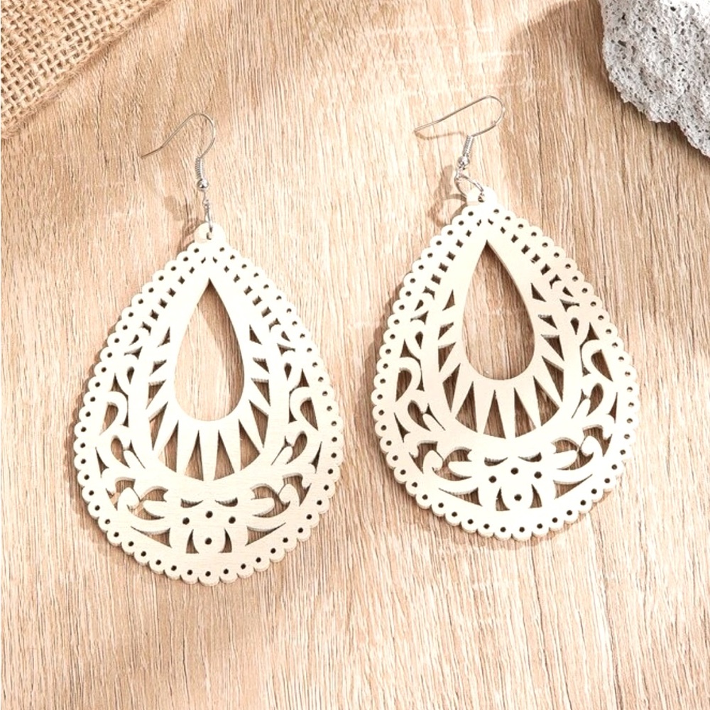 Wood Hollow‎ Out Water Drop Earrings